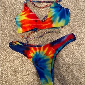 Tie dye bikin